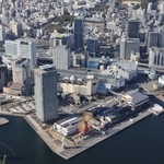街開きから３０周年を迎える神戸ハーバーランド。高層マンションが立ち、活気が戻りつつある＝２０２２年１月（撮影・小林良多）