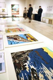兵庫県内の風景などを描写した川西英の作品が並ぶ＝神戸ゆかりの美術館