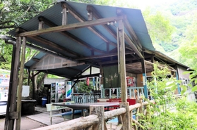 現在の「おんたき茶屋」。明治時代から造りは大きく変わっていないという＝神戸市中央区葺合町