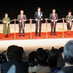 なでしこ芸術文化センターのオープンを記念したテープカット＝神戸市西区美賀多台１