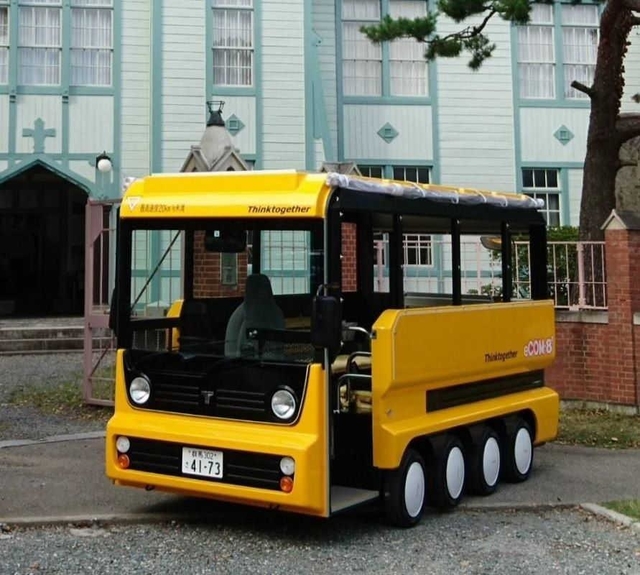 摩耶山を走る予定の「グリーンスローモビリティ」（神戸市提供）