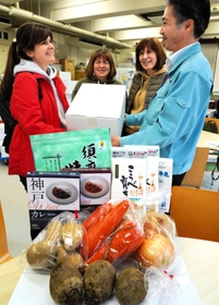 ウクライナからの避難者に送られる食材セット＝神戸市長田区二葉町７