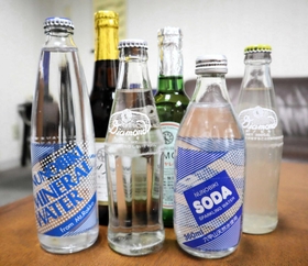 「ヌノビキ」を冠した清涼飲料水＝西宮市津門綾羽町、布引礦泉所