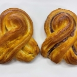 イスズベーカリーで発売中のコラボパン（神戸市提供）