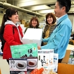 ウクライナからの避難者に送られる食材セット＝神戸市長田区二葉町７