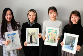 バルビエの版画を基に作ったカレンダーをＰＲする神戸松蔭女子学院大生＝神戸新聞社