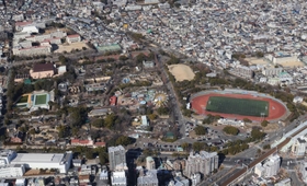 神戸市が大学誘致や施設の再整備に乗り出す王子公園＝１月、神戸市灘区