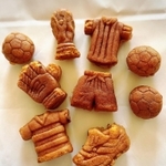 期間限定で復刻販売されるふっとぼーるカステラの試作品（手焼き煎餅おおたに提供）