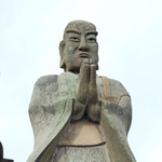 顔がくっきりと濃い仏像＝神戸市中央区下山手通７、本寿寺