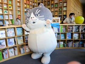 こども本の森に登場したマル＝神戸市中央区、「こども本の森　神戸」