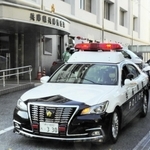 「西部警察」のテーマ曲とともに出発するパトカー＝兵庫署