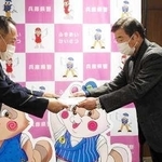 のじぎく賞を贈られた石川正則さん（葺合署提供）
