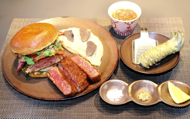 １日３食限定の「神戸牛カツバーガー～黒トリュフ添え」
