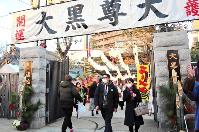 室町幕府の初代将軍足利尊氏が創建したと伝わる福海寺。１月１０日前後はにぎわう＝神戸市兵庫区西柳原町