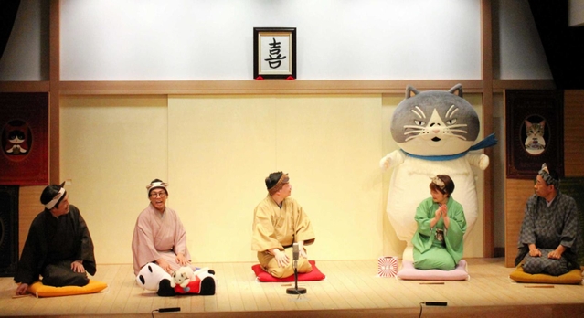 落語家たちと舞台に上がったマル＝神戸新開地・喜楽館