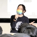 灘高の生徒を前にフェミニズムについて語るアルテイシアさん＝神戸市東灘区魚崎北町８