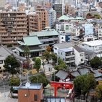 兵庫津と呼ばれたまちには今も寺社が多い（神戸市兵庫区浜崎通から撮影）