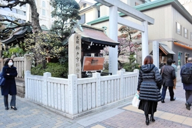 神戸事件があったことを示す石碑＝神戸市中央区三宮町２、三宮神社