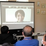 オンラインで体験を語る鎌田真有さん＝神戸市灘区中郷町５