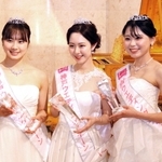 第１３代神戸ウエディングクイーンに選ばれた（左から）引田遥さん、小島彩愛さん、森田佑菜さん＝神戸市中央区弁天町