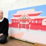 創作中の首里城の絵を前に、「色にこだわった」と話す大野俊明さん＝京都市左京区