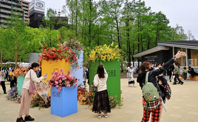 リニューアルされた東遊園地では初開催。花などで彩られ、イベントは盛り上がった