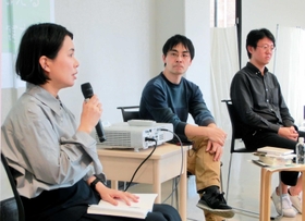 記録を残す意義などを語り合う（左から）高森順子さん、佐藤李青さん、宮本匠さん＝神戸市中央区小野浜町