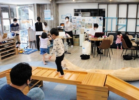 遊具をそろえ保育士が常駐するポルト＝神戸市中央区八幡通４