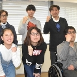 障害の種別を問わない野球チーム「ダンデライオンズ」の選手ら＝神戸市役所