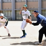 リードを取る練習をする選手ら＝神戸市灘区摩耶海岸通２