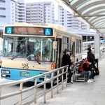 駅の東側にある「神戸駅南口バス停」＝神戸市中央区東川崎町１