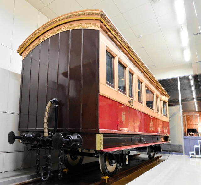 神戸で製造された国の重要文化財「一号御料車」（鉄道博物館提供）