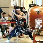 「和太鼓のソロコンサートをしたい」という夢をかなえた和太鼓奏者の溝端健太さん＝須磨海浜水族園