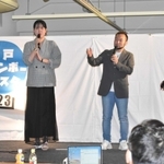 ２人の出会いを語る「性別逆転夫婦」のあゆむさん（右から２人目）とみゆさん（右から３人目）＝神戸市中央区小野浜町