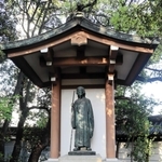 楠木正成の功績に光を当てた徳川光圀の像＝神戸市中央区多聞通３、湊川神社