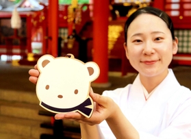 ファミリアらしさ全開の絵馬＝生田神社