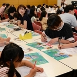 親子１３０人が参加したデブ猫ちゃんぬり絵コンテンスト＝須磨パティオホール