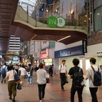 人出が回復し、３年ぶりに上昇した三宮センター街＝神戸市中央区三宮町１