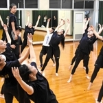 創作ダンスの練習に明け暮れる神戸野田高校ダンス部＝神戸市長田区海運町６