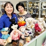 念願のミュージアムをオープンさせたオーナーの西﨑未知さん（右）と、館長の森田くるみさん＝神戸市中央区山本通２