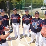 神戸コスモスから世界大会に臨む日本代表の（左から）小寺伸吾選手、田丸祥太コーチ、山内啓一郎監督、笹倉貴則コーチ、堤佑真選手、中小路昇大選手＝神戸市西区