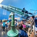 子どもたちに人気の大型天体望遠鏡たいよう＝神戸市中央区港島中町７、バンドー神戸青少年科学館