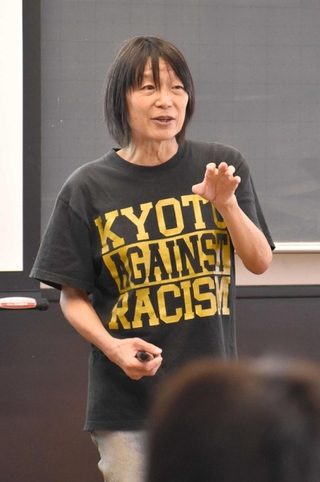 「性は多様。でも権利には不平等がある」と語る土肥いつきさん＝神戸市東灘区魚崎北町８