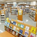新長田図書館のキッズスペースと児童書コーナー＝神戸市長田区細田町７