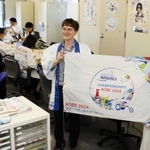 学校観戦会をはじめ神戸世界パラ陸上の成功に向けて準備を進める大会組織委のスタッフ＝神戸市役所