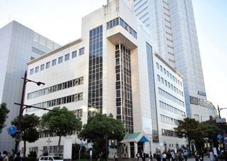 今後の活用策が注目される旧神戸市総合児童センター＝神戸市中央区東川崎町１