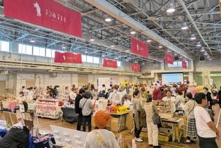 全国最大級のネコイベント「ネコ市ネコ座」の会場＝デザインクリエイティブセンター「ＫＩＩＴＯ」