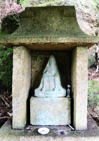 修験道の開祖とされる役行者の石像＝六甲山最高峰周辺