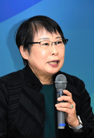 神戸市副市長への就任会見で抱負を述べる神戸大名誉教授の黒田慶子氏＝同市役所