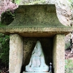 修験道の開祖とされる役行者の石像＝六甲山最高峰周辺